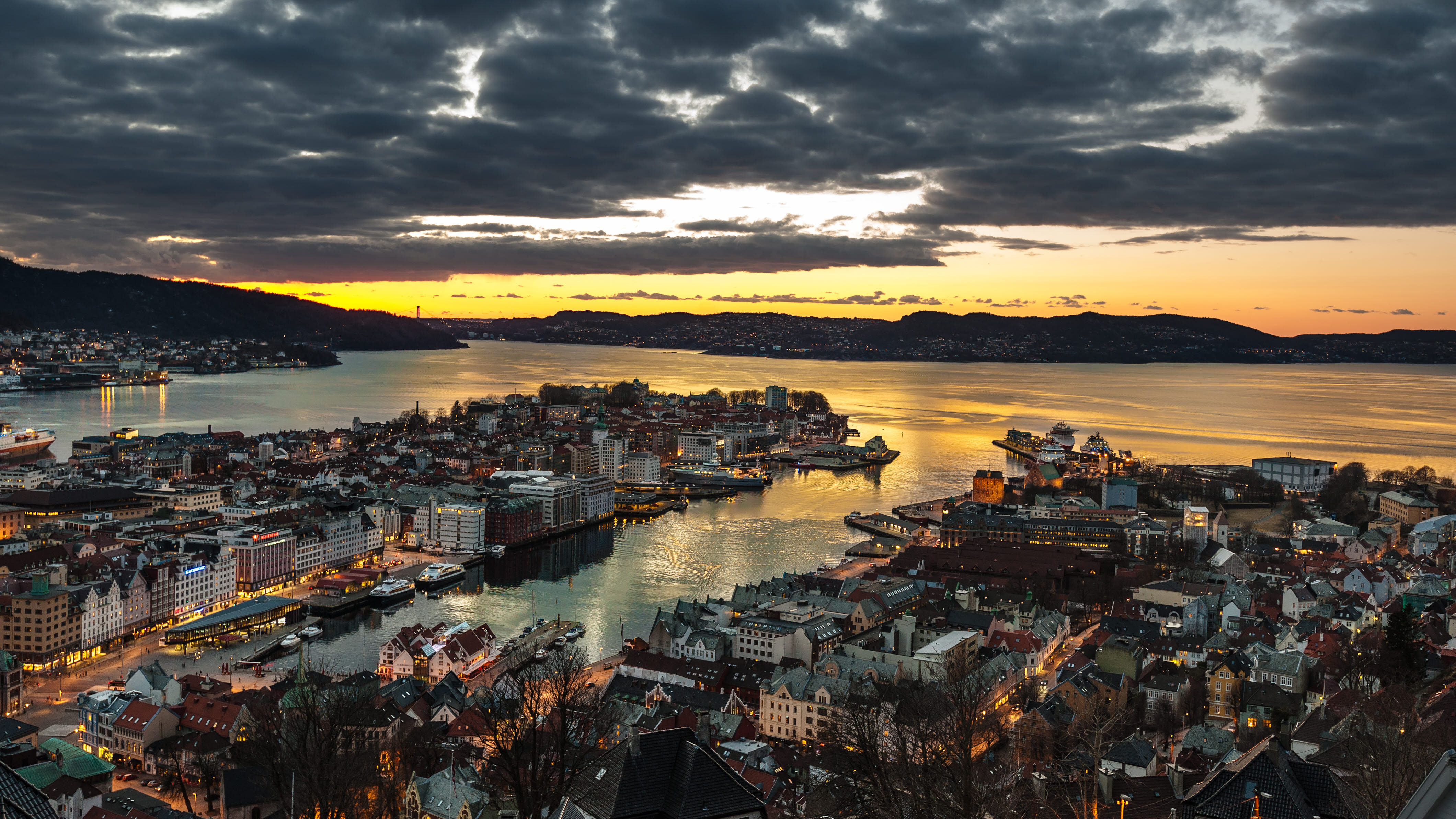 Bergen i kveldslys